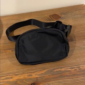 Lulu lemon shoulder bag / Fanny pack